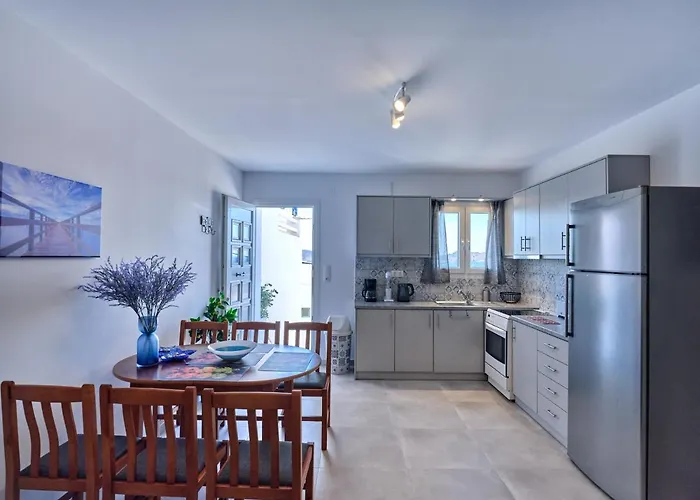 Ormos Naoussa's * Науса