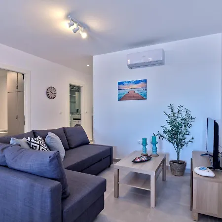 Ormos Naoussa's Apartment *